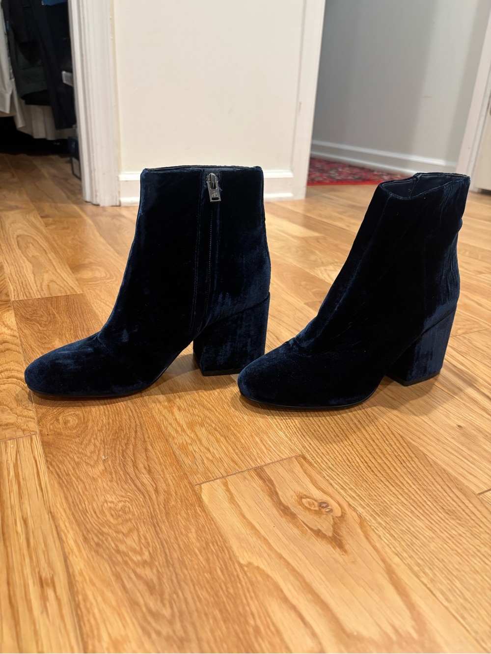 Sam Edelman Navy Velvet Booties size 6.5 - Picture 3 of 7